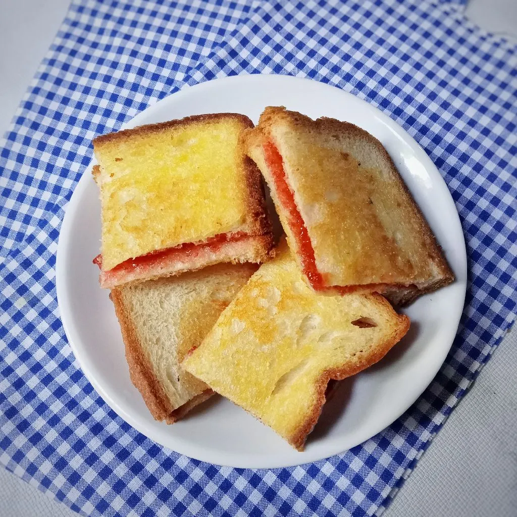 Roti Bakar Selai Strawberry