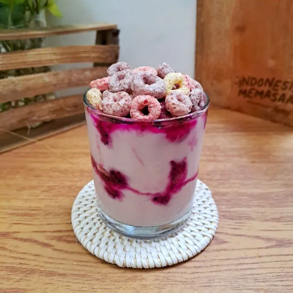 Dragon Fruit Yogurt Parfait