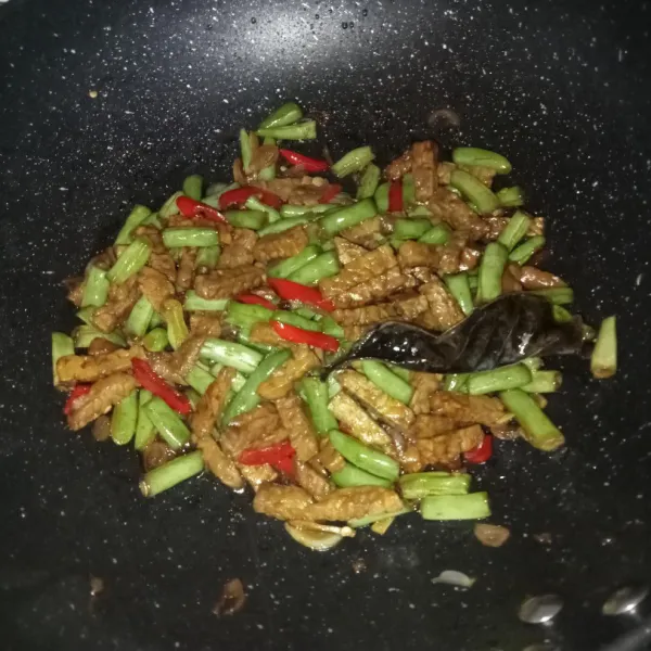 Masak sampai matang, cicipi rasanya dan jika sudah pas siap untuk disajikan.