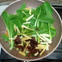 Kemudian masukkan sayur yang lainnya. Aduk rata.