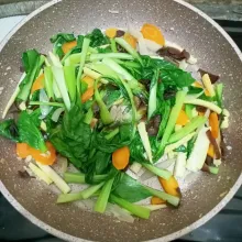 Bumbui garam, lada, gula, saos tiram dan minyak wijen. Aduk rata, masak hingga matang.
