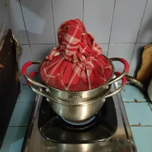 Panaskan panci pengukus, kukus selama 10 menit atau sampai matang.
