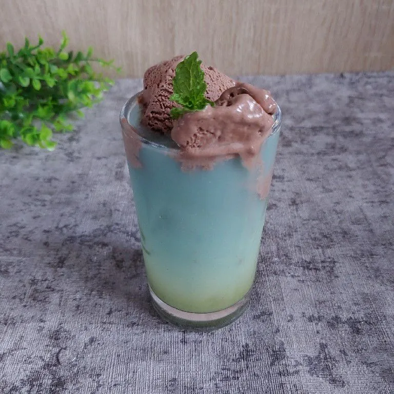 Matcha Susu Telang with Ice Cream
