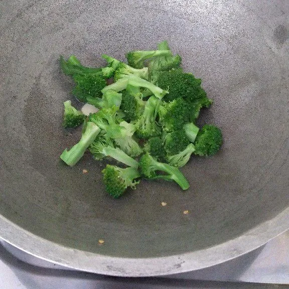 Tumis brokoli sebentar