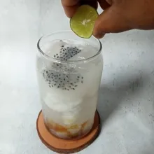 Beri perasan jeruk nipis dan aduk rata sebelum disajikan.