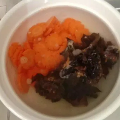Rebus wortel dan jamur hitam.