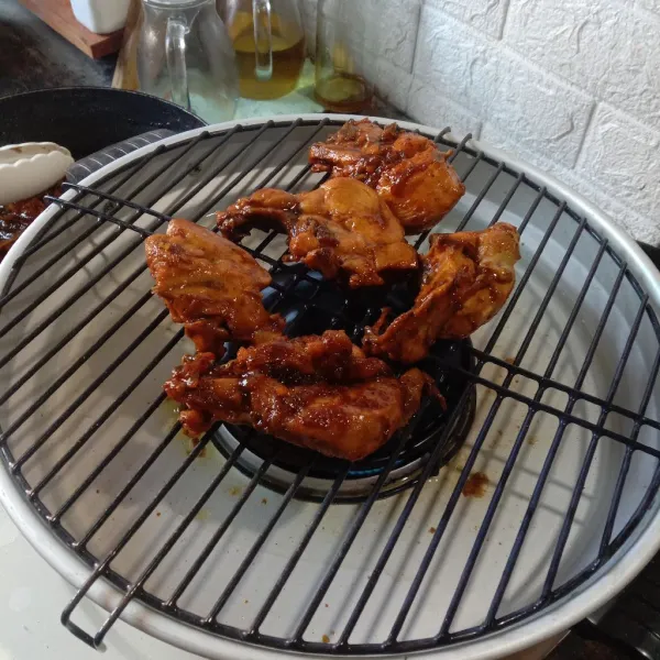 Setelah itu, bakar ayam sampai beraroma sedap, gunakan api kecil saja agar tidak mudah gosong. Bolak balik dan sesekali oles dengan sisa bumbu. Ayam Bakar Kecap siap disajikan.