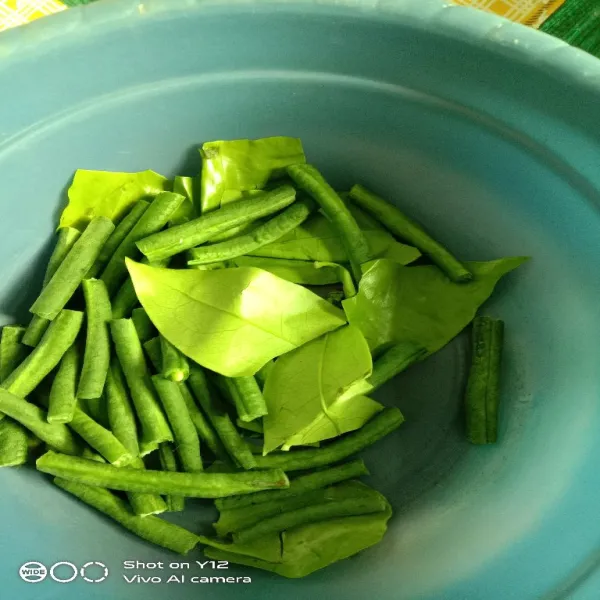 Lalu kacang dan daun melinjonya di masukan paling terakhir