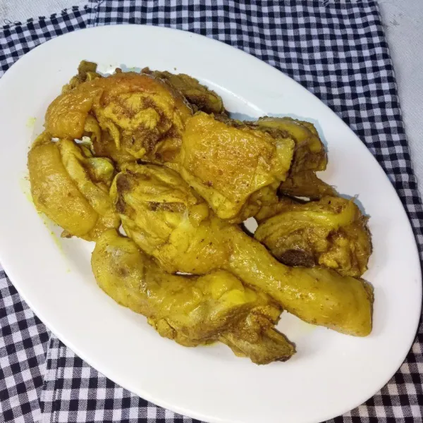 Ayam ungkep bisa langsung digoreng atau disimpan di kulkas.