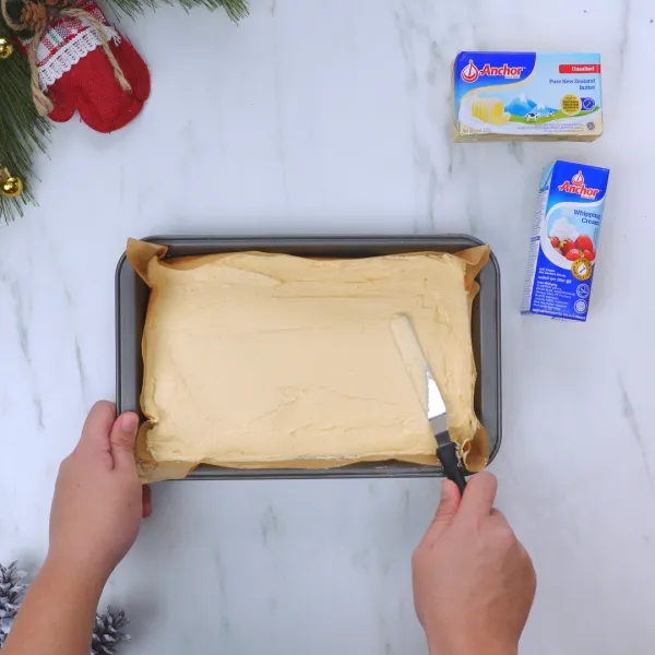 Panggang Adonan :
Masukkan adonan ke dalam loyang kemudian panggang butter cake dengan suhu 160° C selama 30 menit. Sisihkan dan cetak sesuai selera.