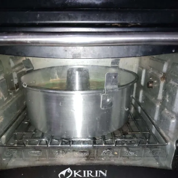 Panggang di dalam oven dengan suhu 150°C selama 60 menit dengan api atas bawah. Sesuaikan dengan oven masing-masing yaa sobat yummy.
