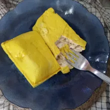 Hancurkan tahu menggunakan garpu.