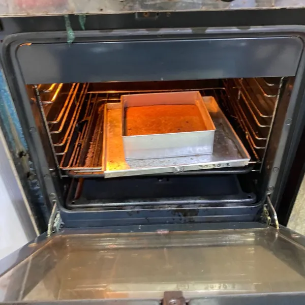 Panggang selama 50 menit dengan suhu 170 derajat sebelumnya oven sudah dipanaskan.