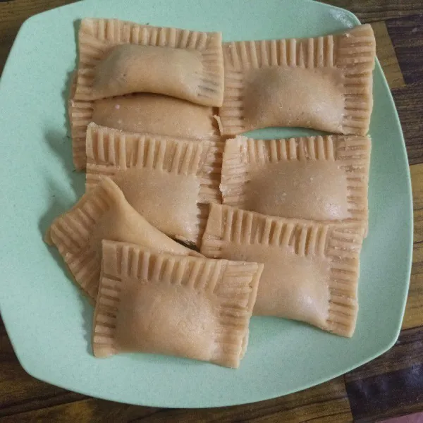 Lakukan hingga semua adonan habis.