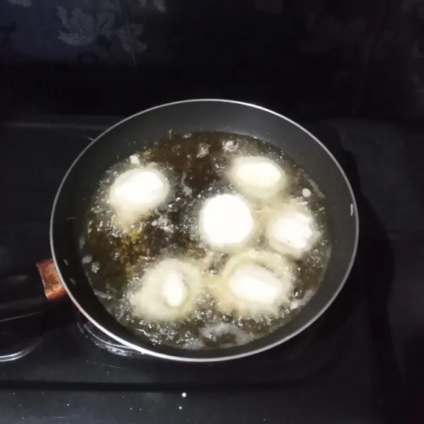 Goreng dengan api sedang.