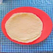 Siapkan kulit lumpia.