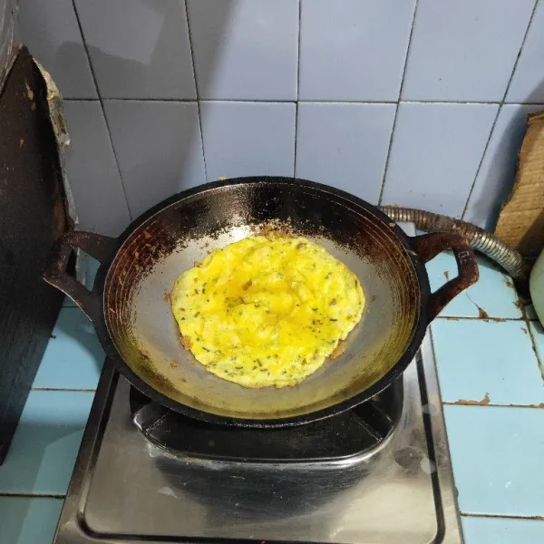 Masak dengan api kecil. Biarkan hingga matang. Angkat dan sajikan.