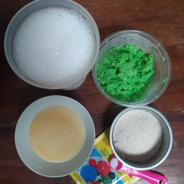 Siapkan bahan-bahannya.