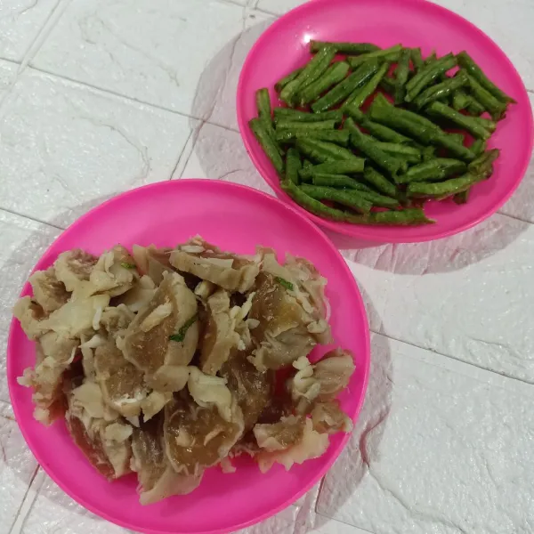 Siapkan bahan-bahan.