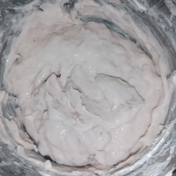 Blend sampai halus jika kelembekan bisa ditambahkan tepung tapioka.