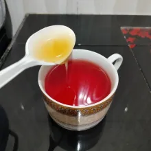 Setelah itu, masukkan madu, aduk rata.