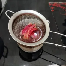 Kemudian tuang ke dalam cangkir sambil di saring dan biarkan hingga hangat.