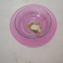 Siapkan mangkok, lalu masukan bumbu.