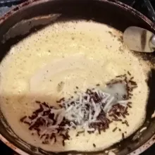 Setelah agak kering, tambahkan Meises, keju parut dan kental manis. Kemudian lipat selagi panas.