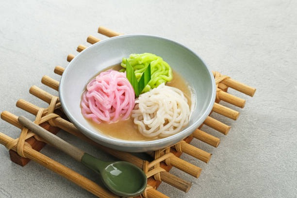 12. Kue putu mayang