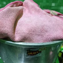 Kukus adonan selama ± 30 menit dalam kukusan yang telah dipanaskan sebelumnya (wajib kondisi panas ya). Beri kain pada penutup kukusan agar uap air tidak jatuh ke kukusan.