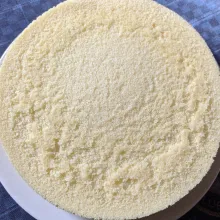 Keluarkan kue dari loyang ketika sudah matang. Sisihkan.