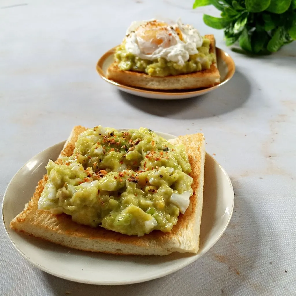 Avocado Egg Sandwich