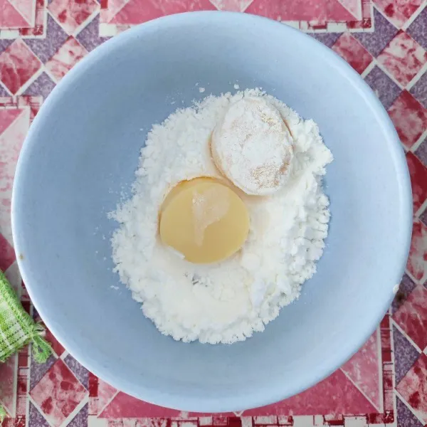 Balur tofu dengan tepung maizena.