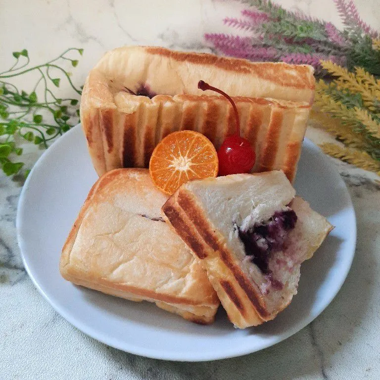 Roti Bakar Keju Blueberry