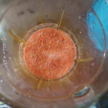 Haluskan cabe, bawang merah, bawang putih, dan tomat