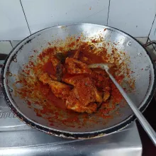 Masak dengan api sedang hingga air menyusut, koreksi rasanya