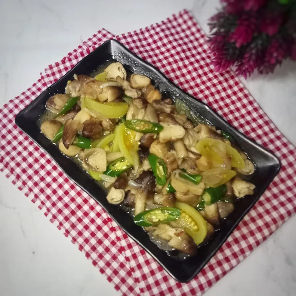 Resep Tumis Jamur Merang Cabe Ijo Sederhana Rumahan di Yummy App