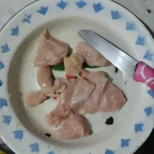 Bersihkan ayam.