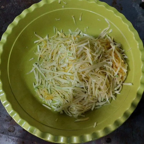 Serut/ potong-potong memanjang buah mangga