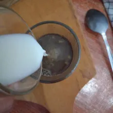 Tambahkan susu cair kemudian aduk rata dan siap dinikmati.