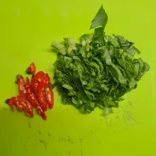 Iris caisim dan cabe rawit.