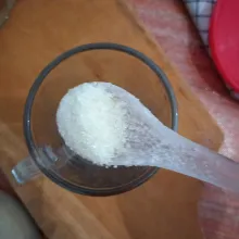 Tambahkan gula pasir.
