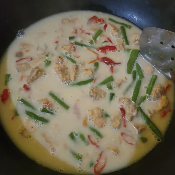 Masak hingga mendidih kembali, matikan api.