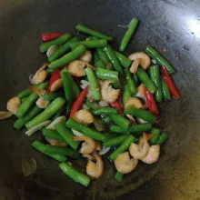 Masak hingga bumbu meresap dan air menyusut, matikan api.