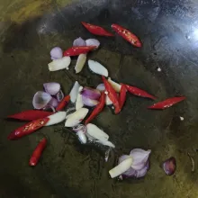Tumis bawang merah, bawang putih dan cabe hingga harum.