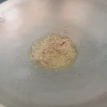 Tumis bumbu halus hingga matang.