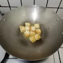 Goreng tahu hingga matang. Sisihkan.