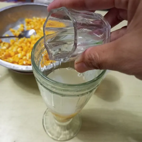 Tambahkan air jeruk nipis.
