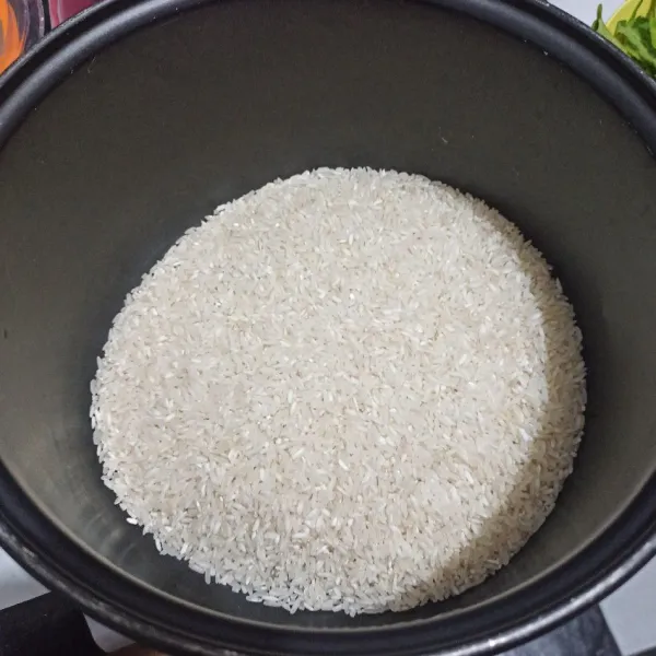 Siapkan beras.