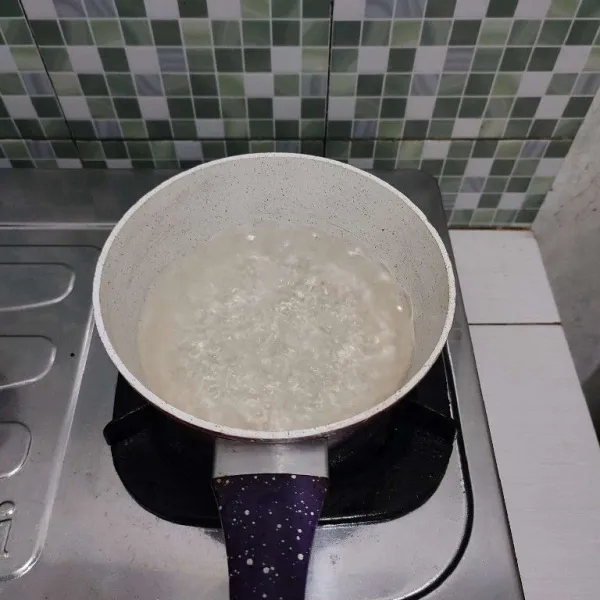 Rebus air hingga mendidih.